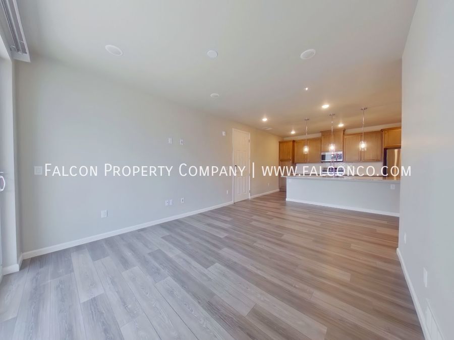 Contemporary Condo In Briargate! property image