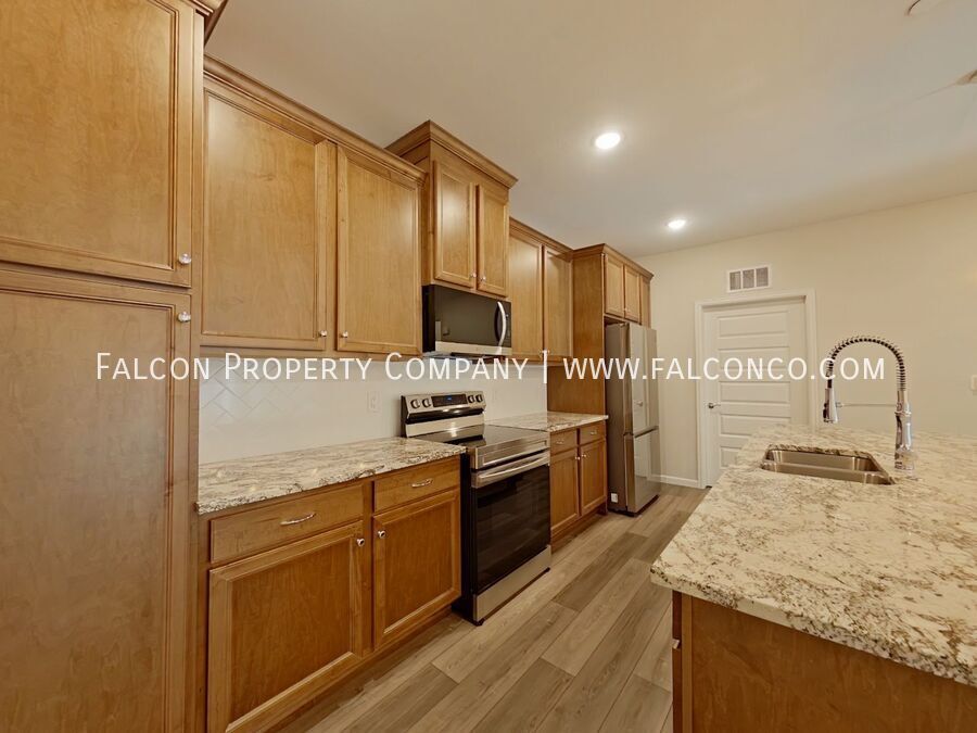 Contemporary Condo In Briargate! property image