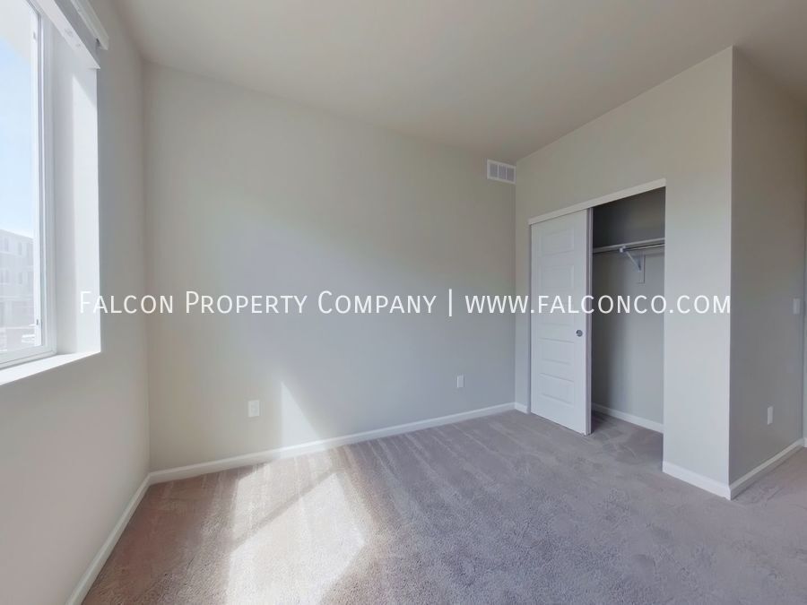 Contemporary Condo In Briargate! property image