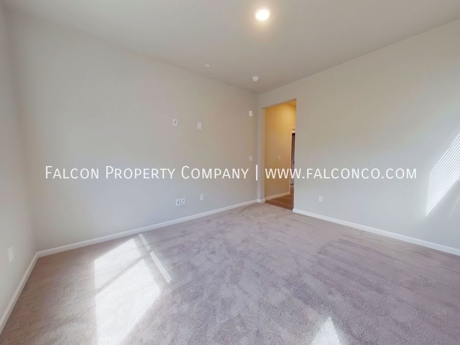 Contemporary Condo In Briargate! property image