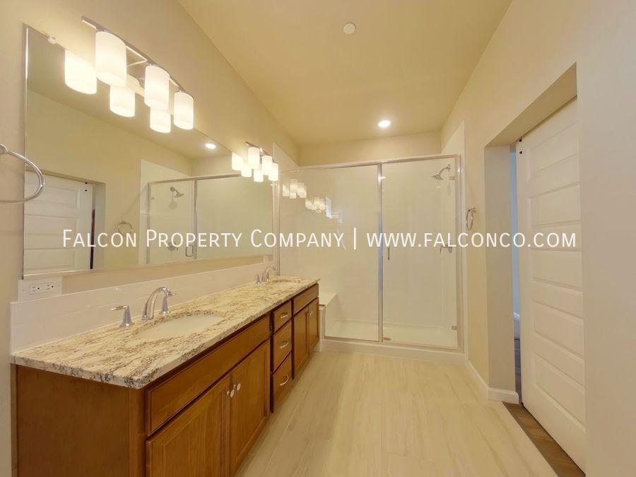 Contemporary Condo In Briargate! property image