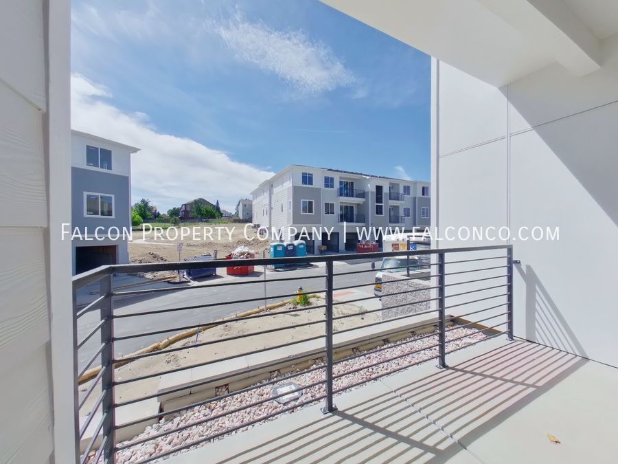 Contemporary Condo In Briargate! property image