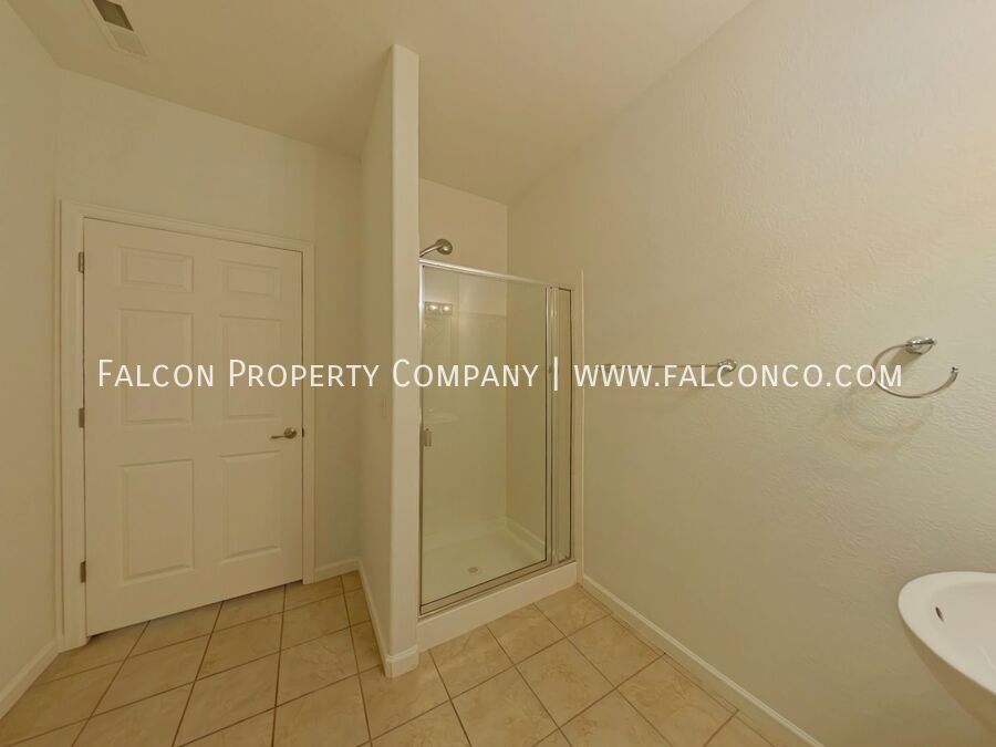 Vibrant Townhouse Downtown! property image
