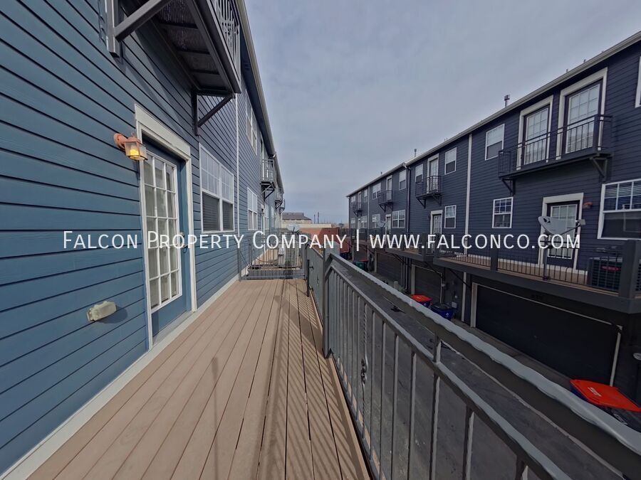 Vibrant Townhouse Downtown! property image