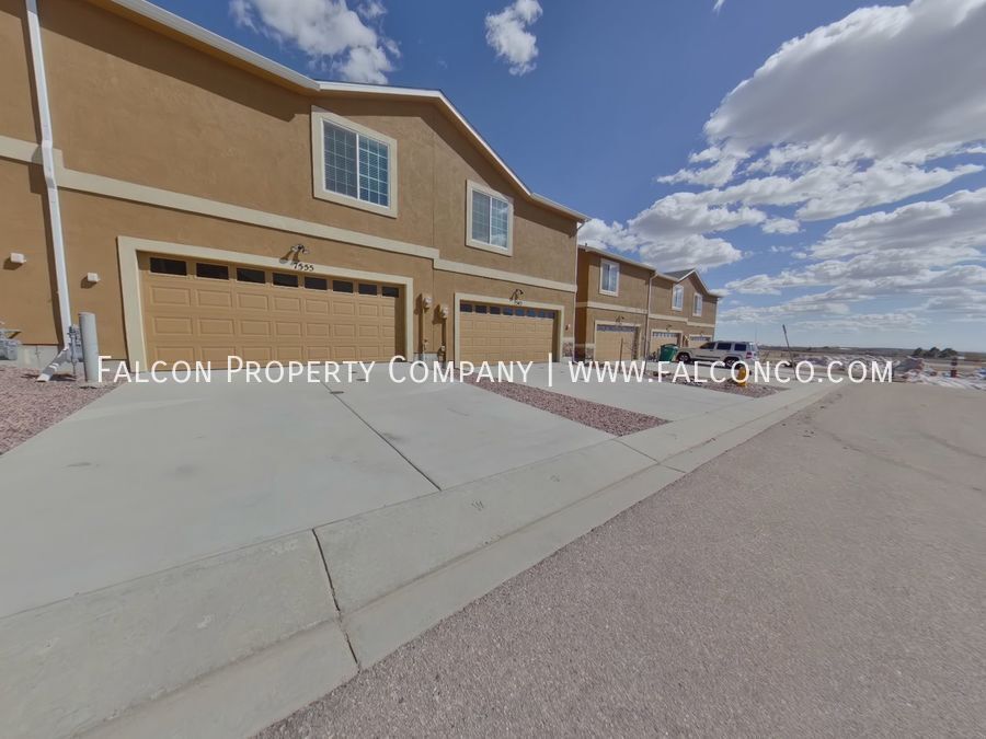 Fabulous Townhome In The Pines At Forest Meadows! property image