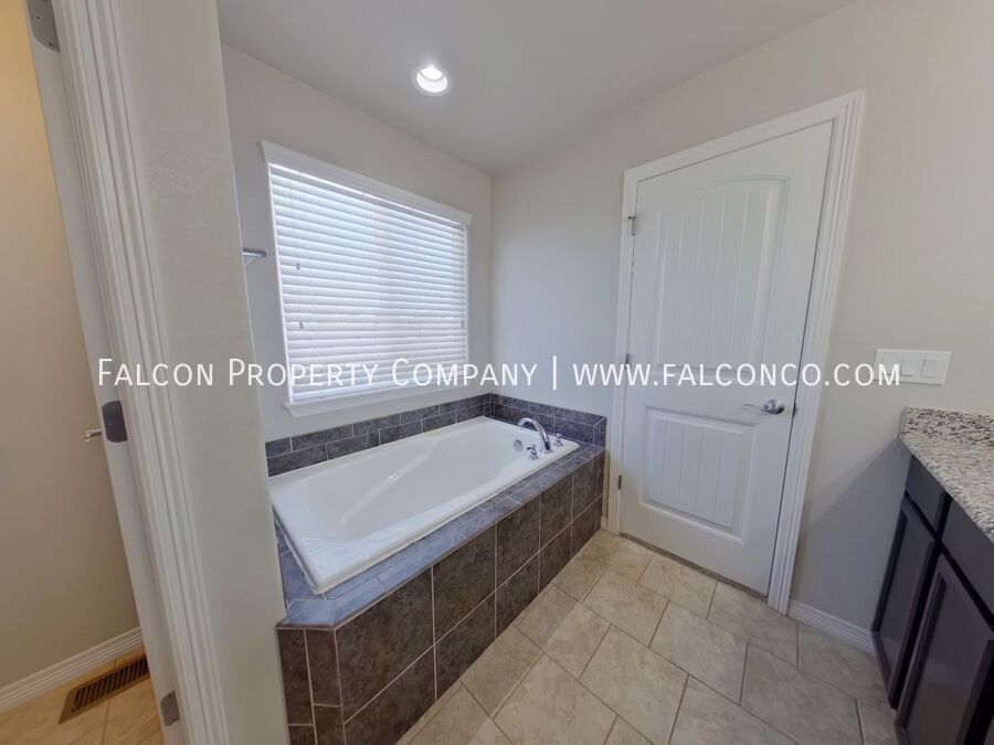 Fantastic Home in Meridian Ranch! - Approved Applicant Pending! property image