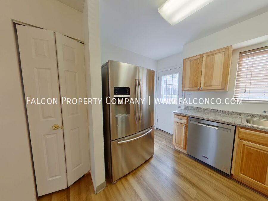 Contemporary Apartment In Village 7! property image