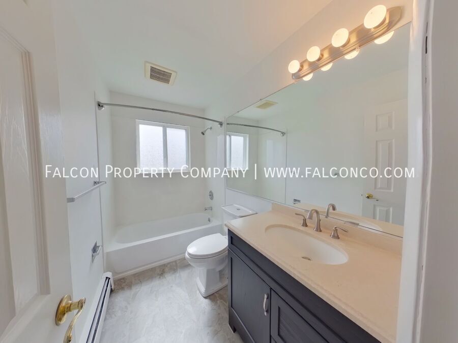 Contemporary Apartment In Village 7! property image