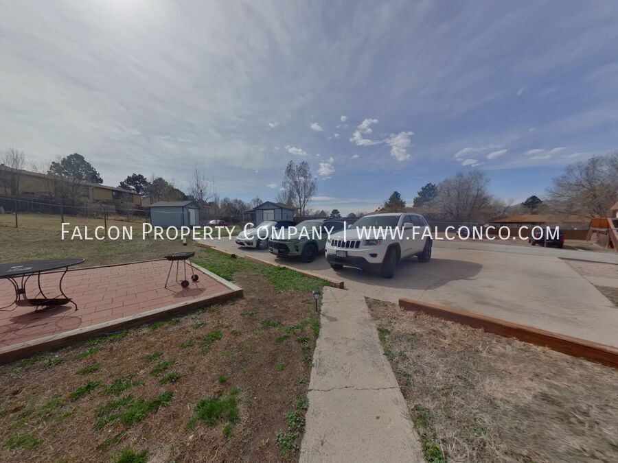 Contemporary Apartment In Village 7! - Lease Pending! property image