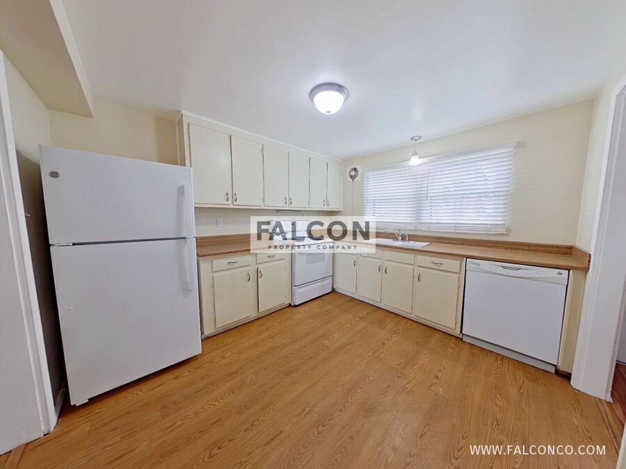 Fantastic Condo In Patty Jewett! property image