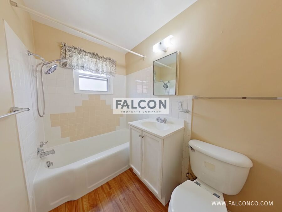 Fantastic Condo In Patty Jewett! property image