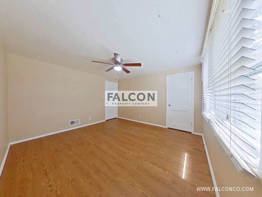 Fantastic Condo In Patty Jewett! property image