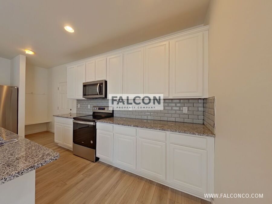 Magnificent Townhome In Banning Lewis Ranch! property image