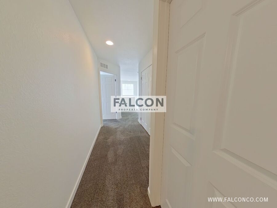 Magnificent Townhome In Banning Lewis Ranch! property image