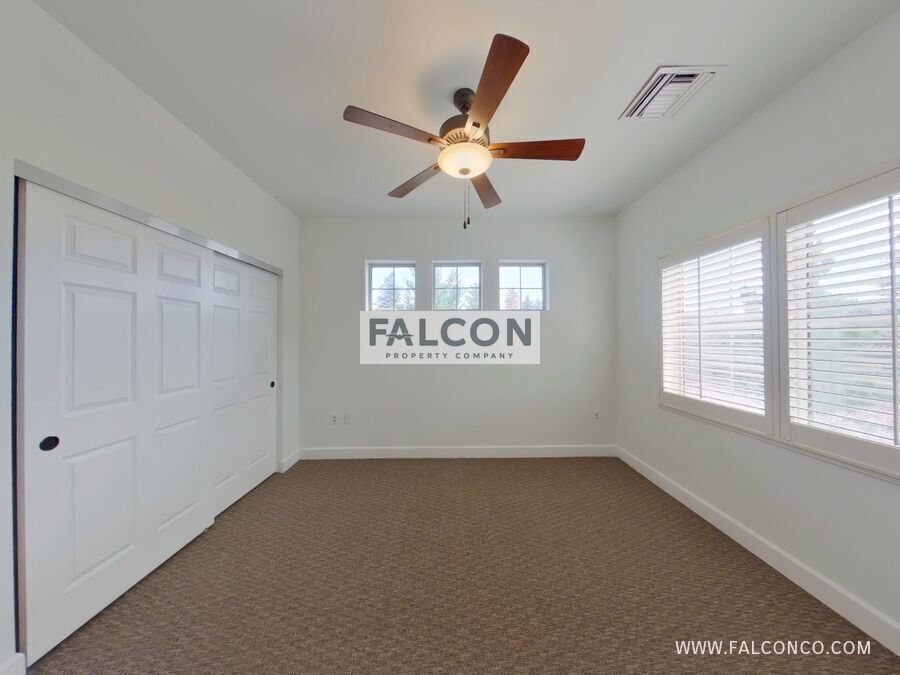Extraordinary Townhome In Stetson Hills! property image