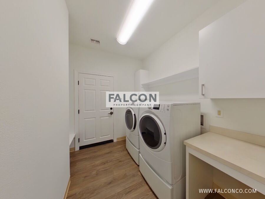 Extraordinary Townhome In Stetson Hills! property image