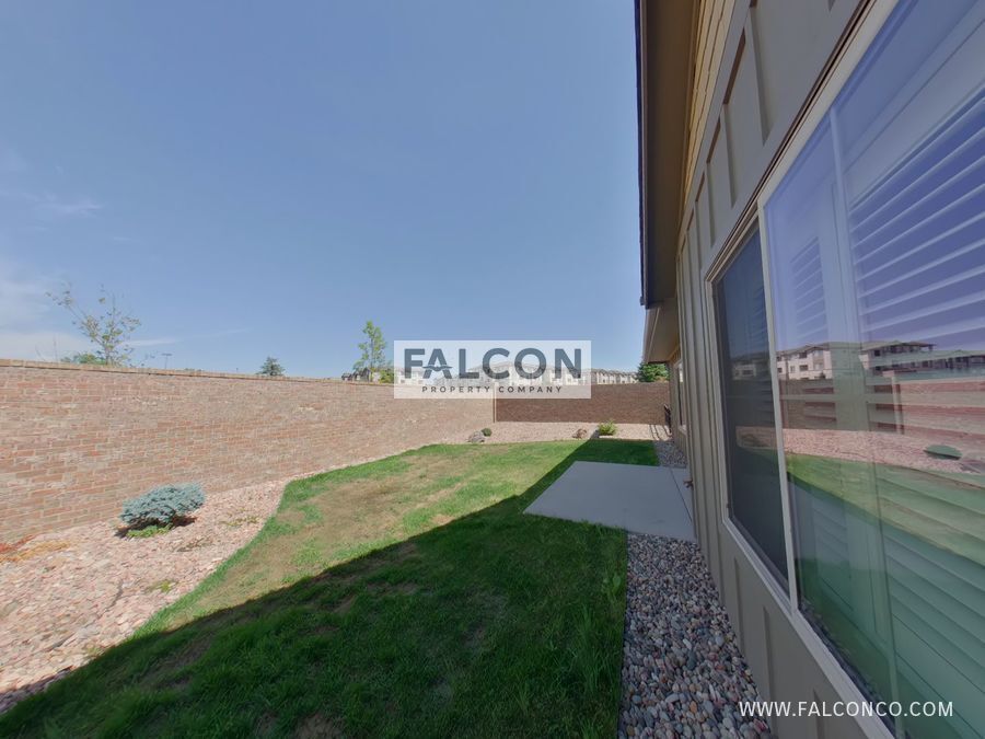 Extraordinary Townhome In Stetson Hills! property image
